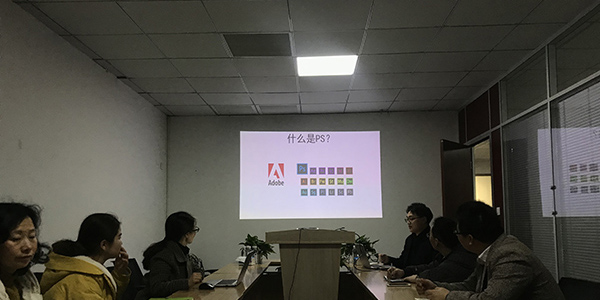 榴莲视频官网气功工具PS专业讲师上课让榴莲视频官网神采飞扬