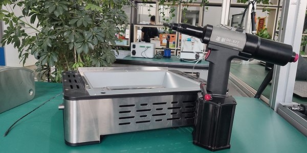 榴莲APP下载大全螺母枪的应用之钣金加工