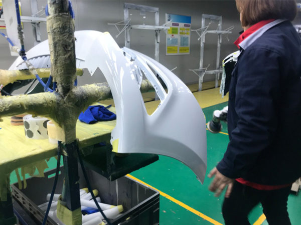 该如何进行汽车美容修理？