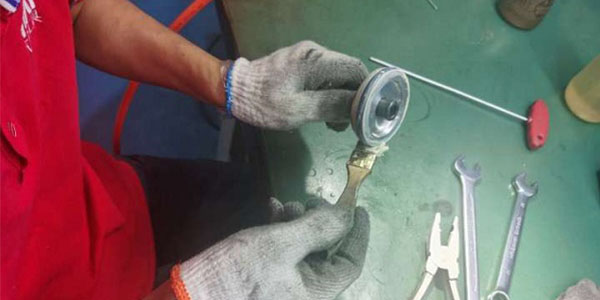 气动榴莲APP下载大全枪拉螺母后转不出来（气动榴莲APP下载大全枪转不出来怎么处理）