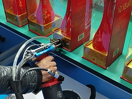 酒盒自动榴莲黄色网站—酒厂自动化设备铆接利器